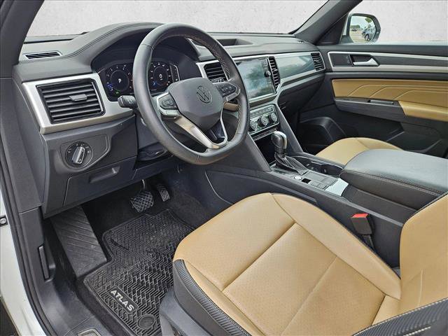 Used 2022 Volkswagen Atlas Cross Sport SE w/ Panoramic Sunroof Package FWD image 7