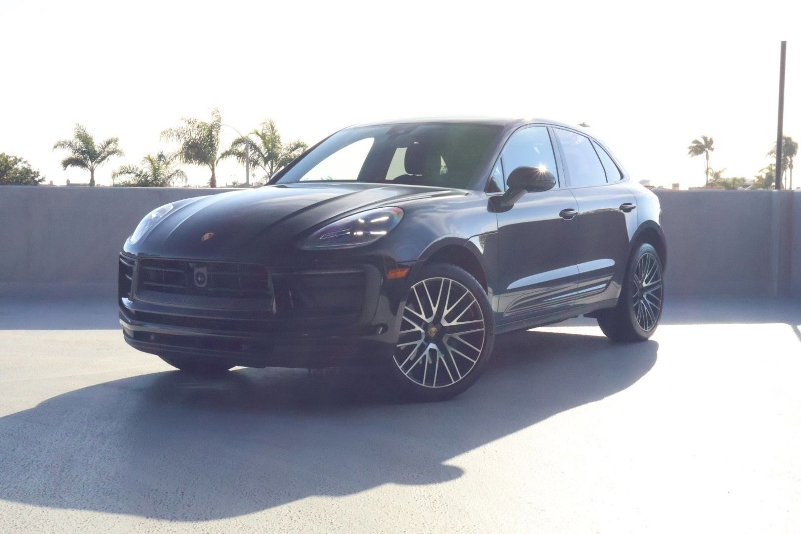 Certified 2025 Porsche Macan image 1