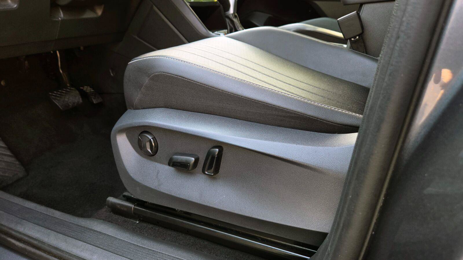Certified 2023 Volkswagen Tiguan SE AWD/4WD image 20