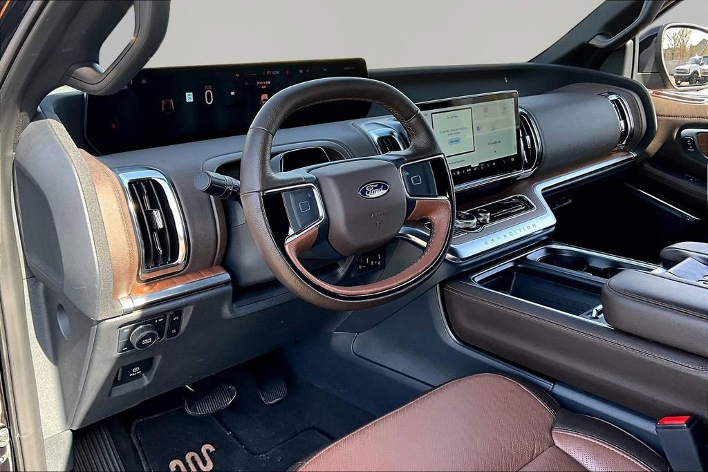 Used 2025 Ford Expedition King Ranch image 14