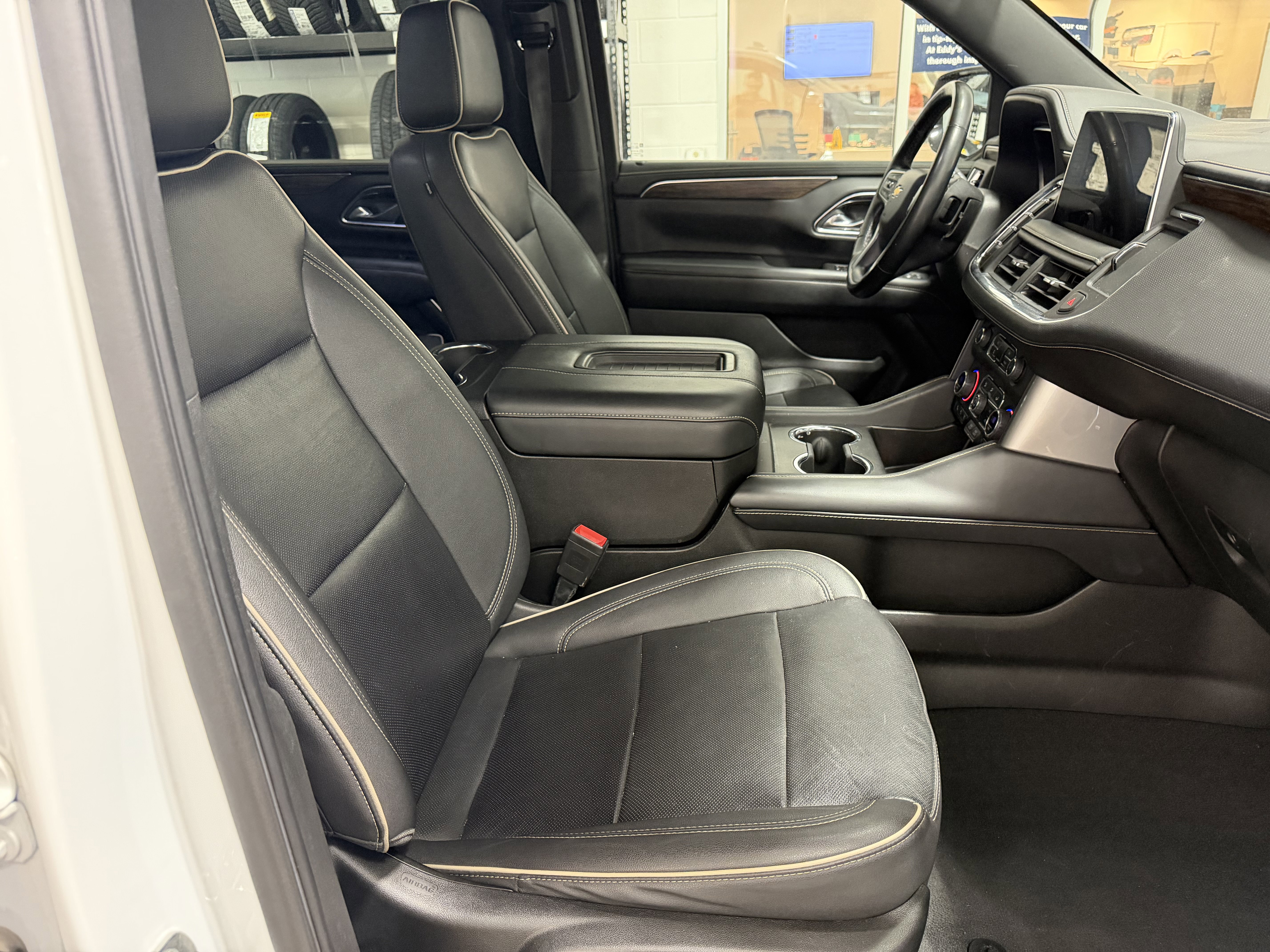Used 2023 Chevrolet Suburban Premier AWD/4WD image 21