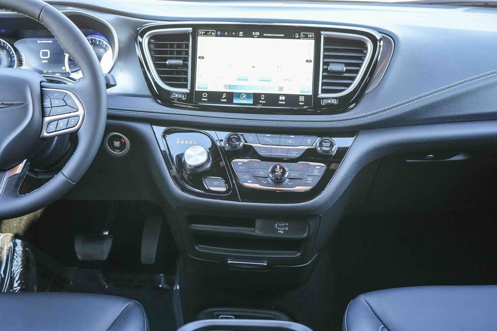 New 2026 Chrysler Pacifica Select image 13