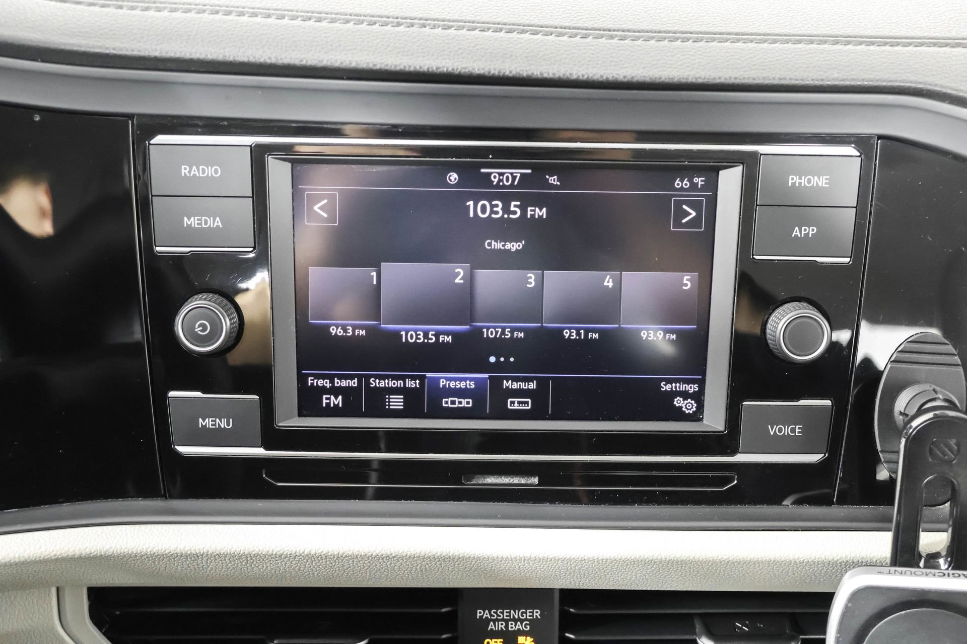 Used 2020 Volkswagen Jetta SE w/ SE Cold Weather Package image 29