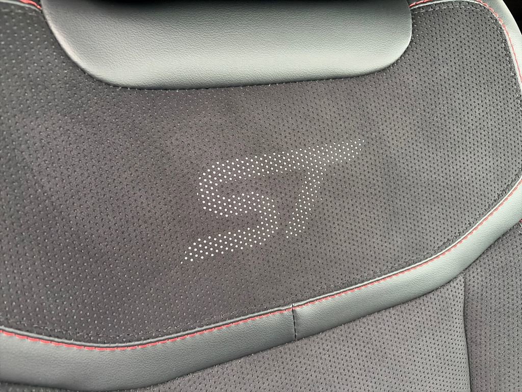 Used 2025 Ford Explorer ST image 14