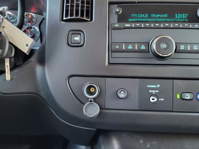 Used 2024 Chevrolet Express 2500 LT w/ LT Preferred Equipment Group RWD image 17