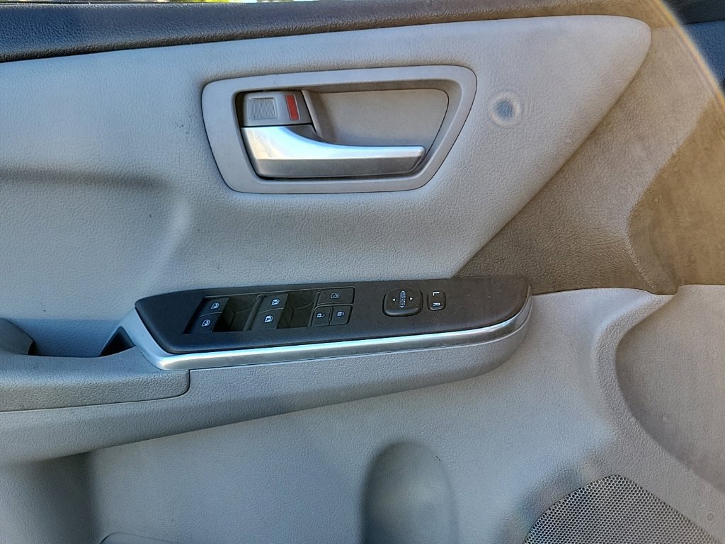 Used 2016 Toyota Camry SE FWD image 12