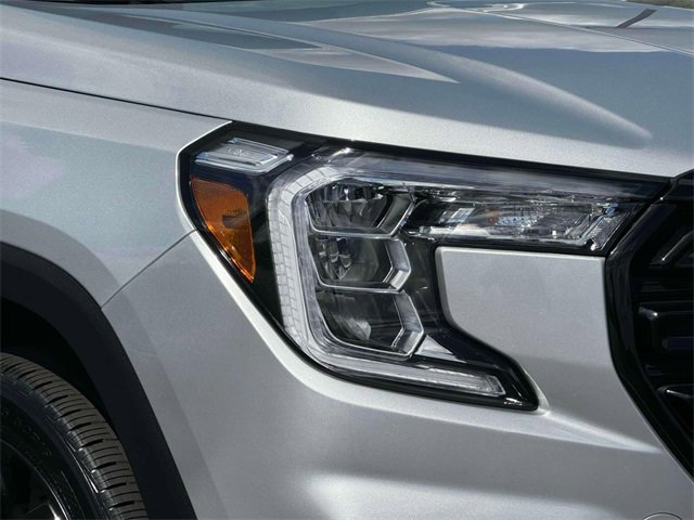 Used 2022 GMC Terrain SLE w/ Elevation Edition image 8