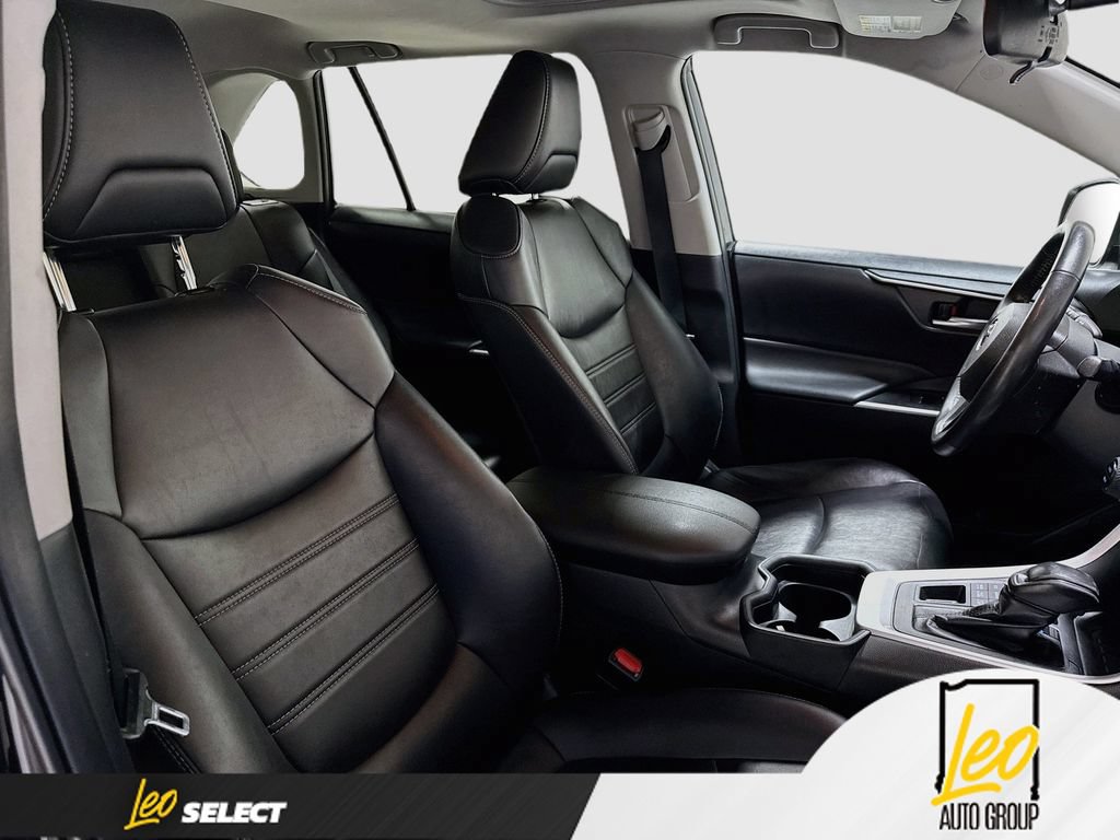 Used 2020 Toyota RAV4 XLE Premium AWD/4WD image 31