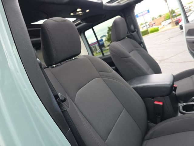 Used 2023 Jeep Wrangler Unlimited w/ Sun & Screen Package AWD/4WD image 45