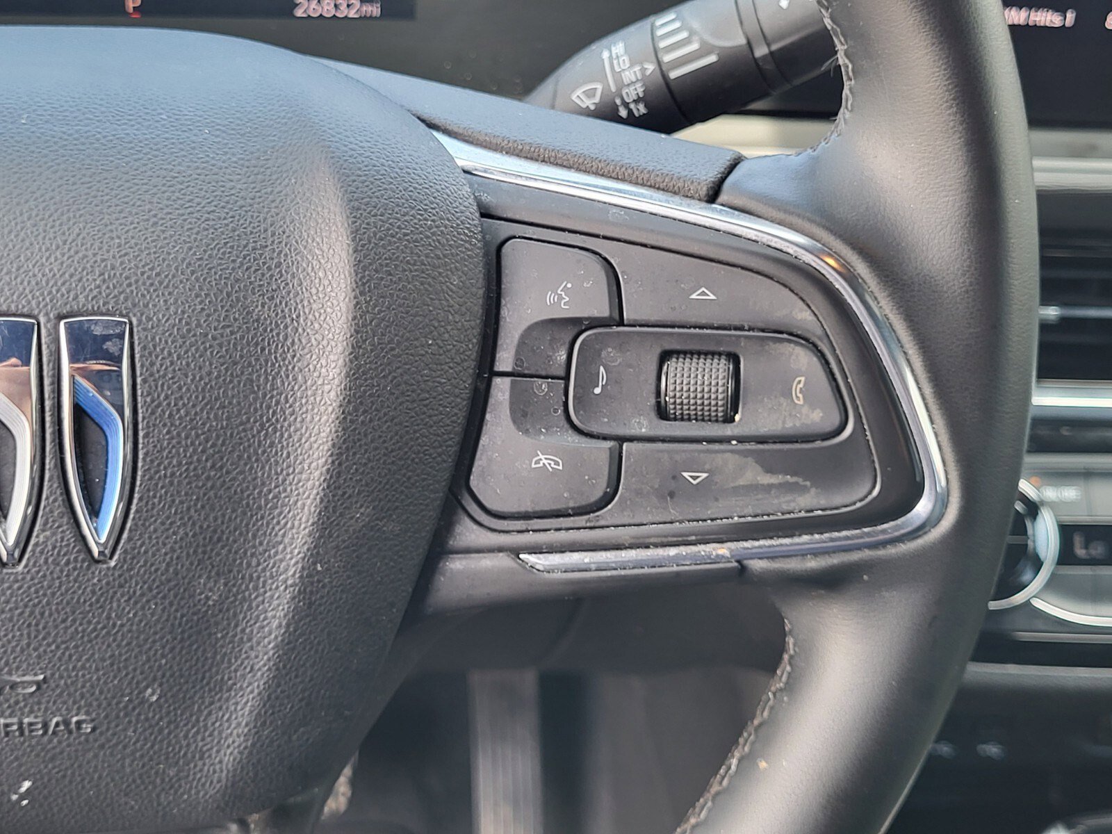 Used 2025 Buick Envista Sport Touring image 28