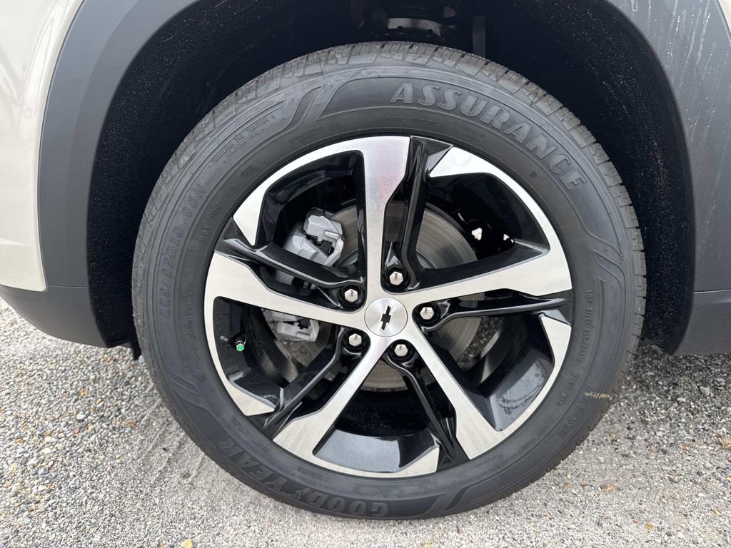 New 2026 Chevrolet Trax RS w/ Sunroof Package image 4