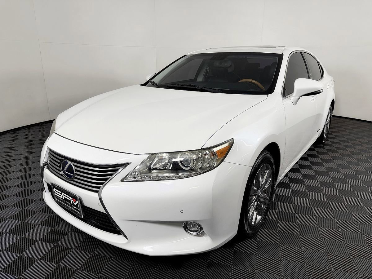 Used 2014 Lexus ES 300h w/ Luxury Package w/Bamboo Trim FWD image 3