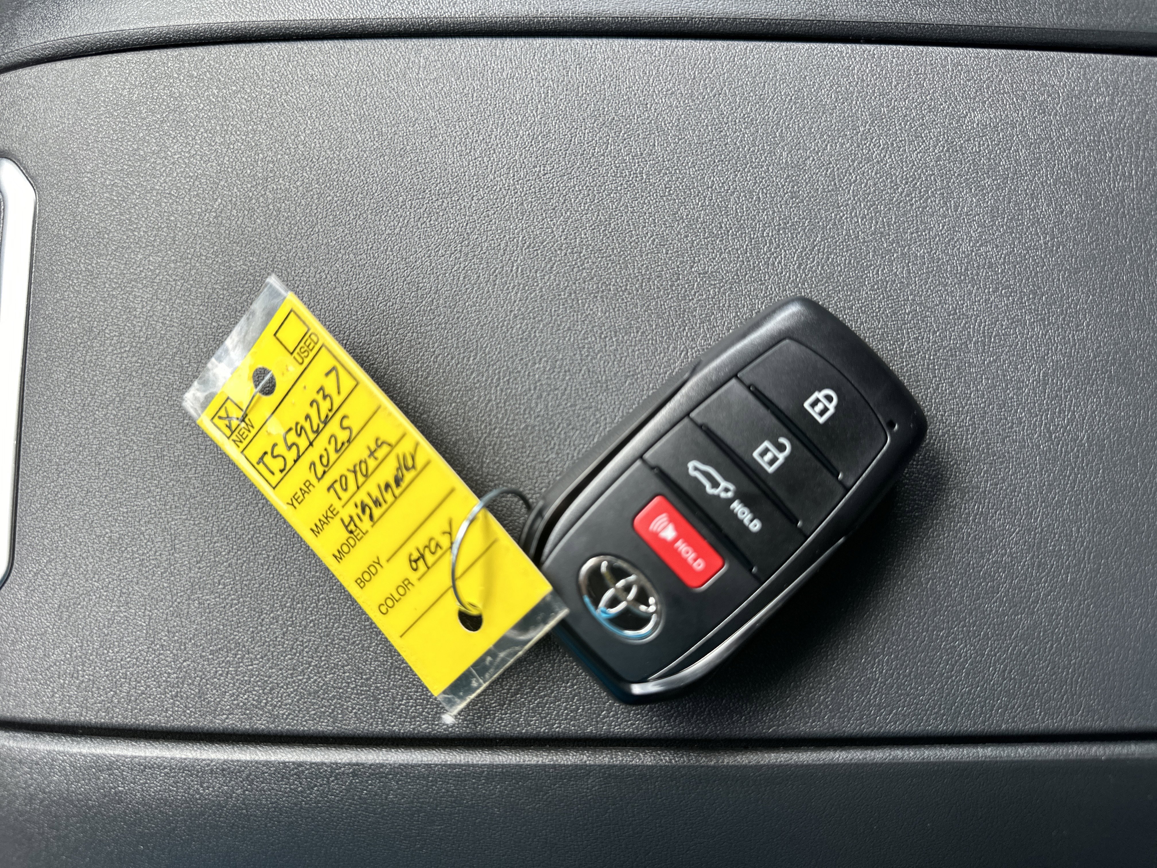 New 2025 Toyota Highlander Limited image 32