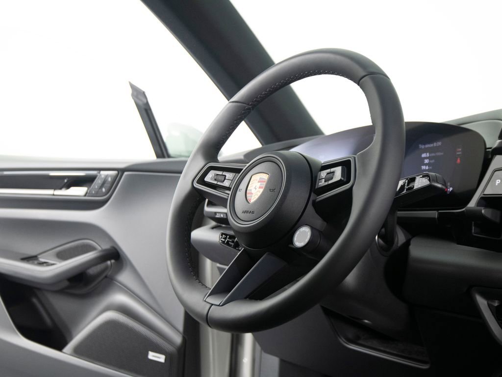 New 2026 Porsche Macan 4 Electric image 36