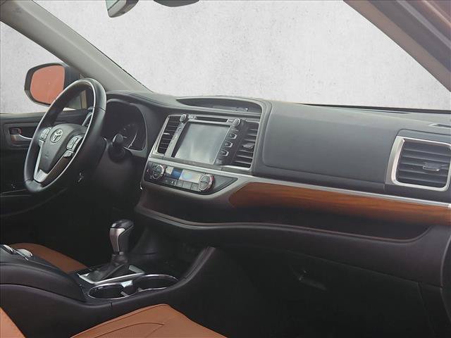 Used 2017 Toyota Highlander Limited FWD image 22