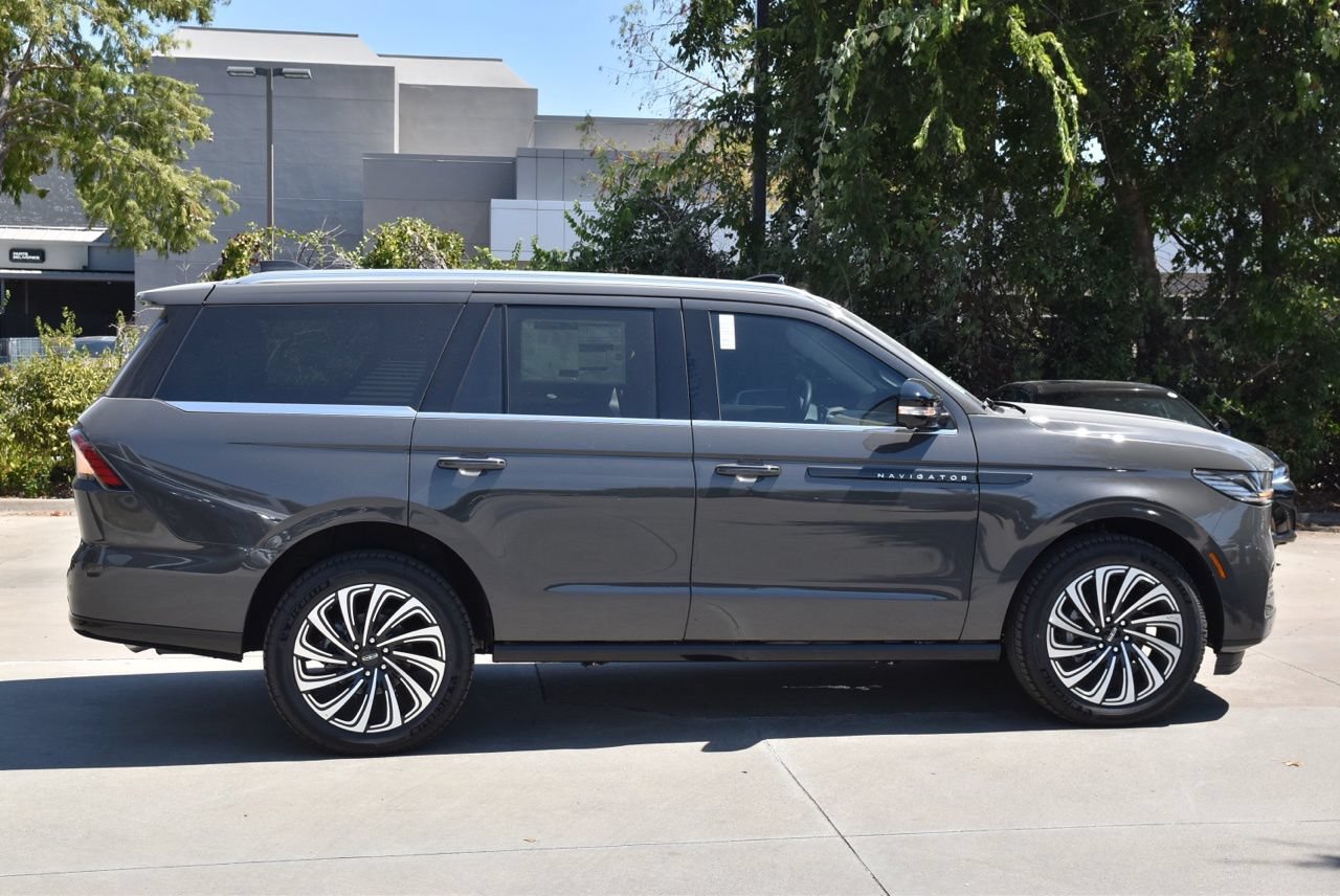 New 2027 Lincoln Navigator Black Label AWD/4WD image 5