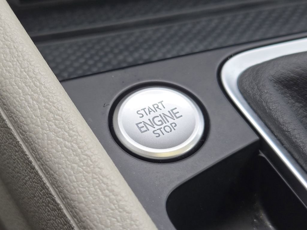 Used 2025 Volkswagen Jetta SE FWD image 22
