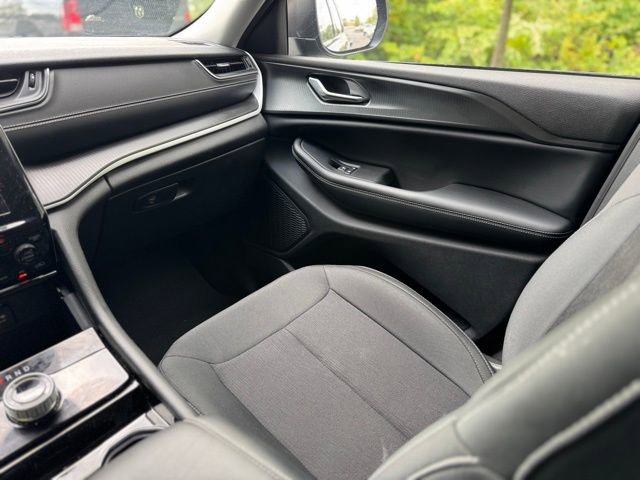 Certified 2023 Jeep Grand Cherokee Laredo AWD/4WD image 12