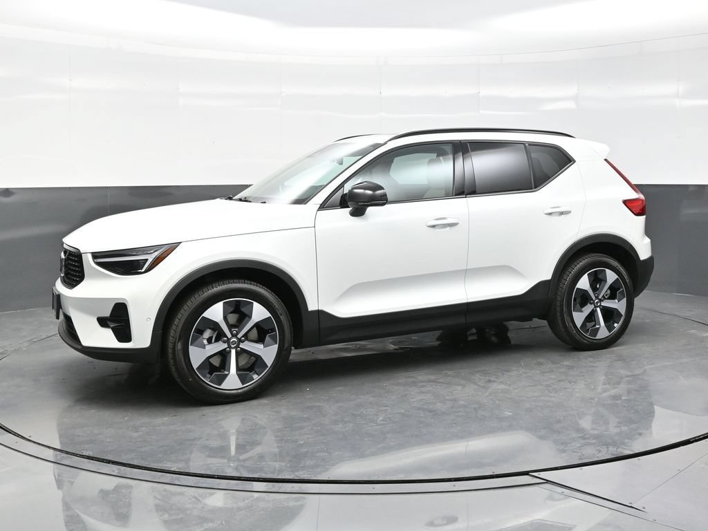 New 2026 Volvo XC40 B5 Plus w/ Protection Package Premier AWD/4WD image 3