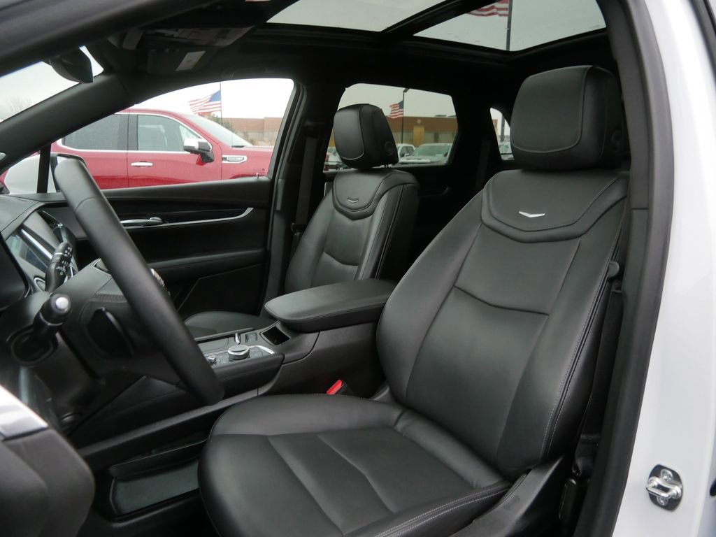 Used 2025 Cadillac XT5 Premium Luxury image 13