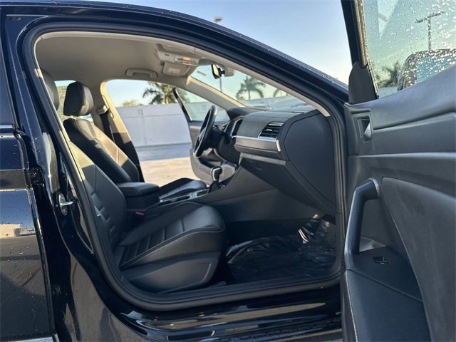 Used 2024 Volkswagen Jetta SE image 29