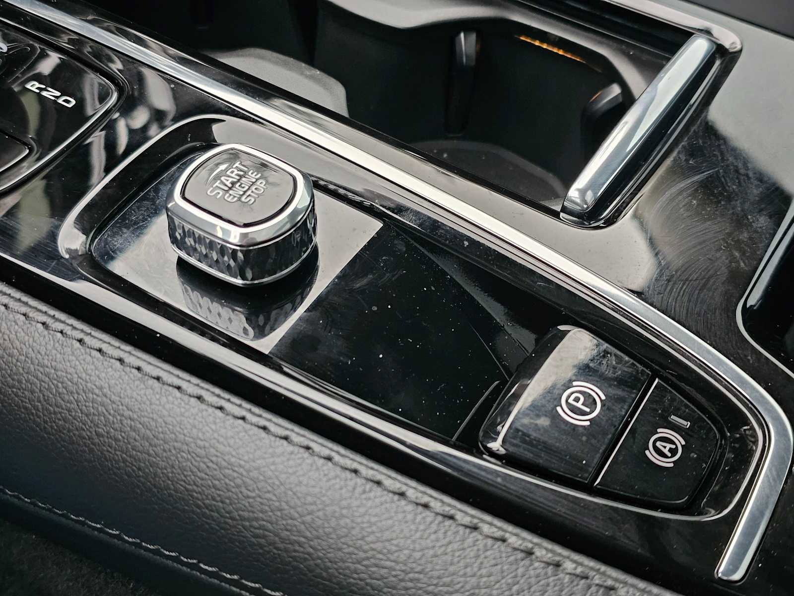 Used 2022 Volvo S60 T8 R-Design Expression w/ Advanced Package image 35