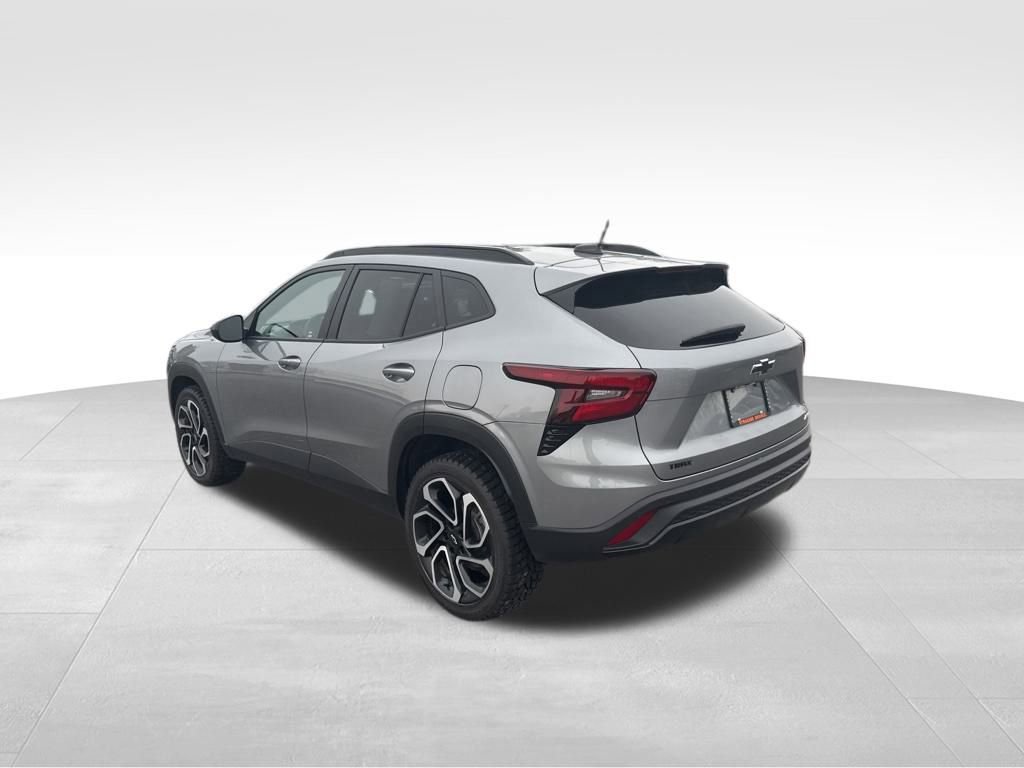 Used 2025 Chevrolet Trax RS w/ Driver Confidence Package image 3