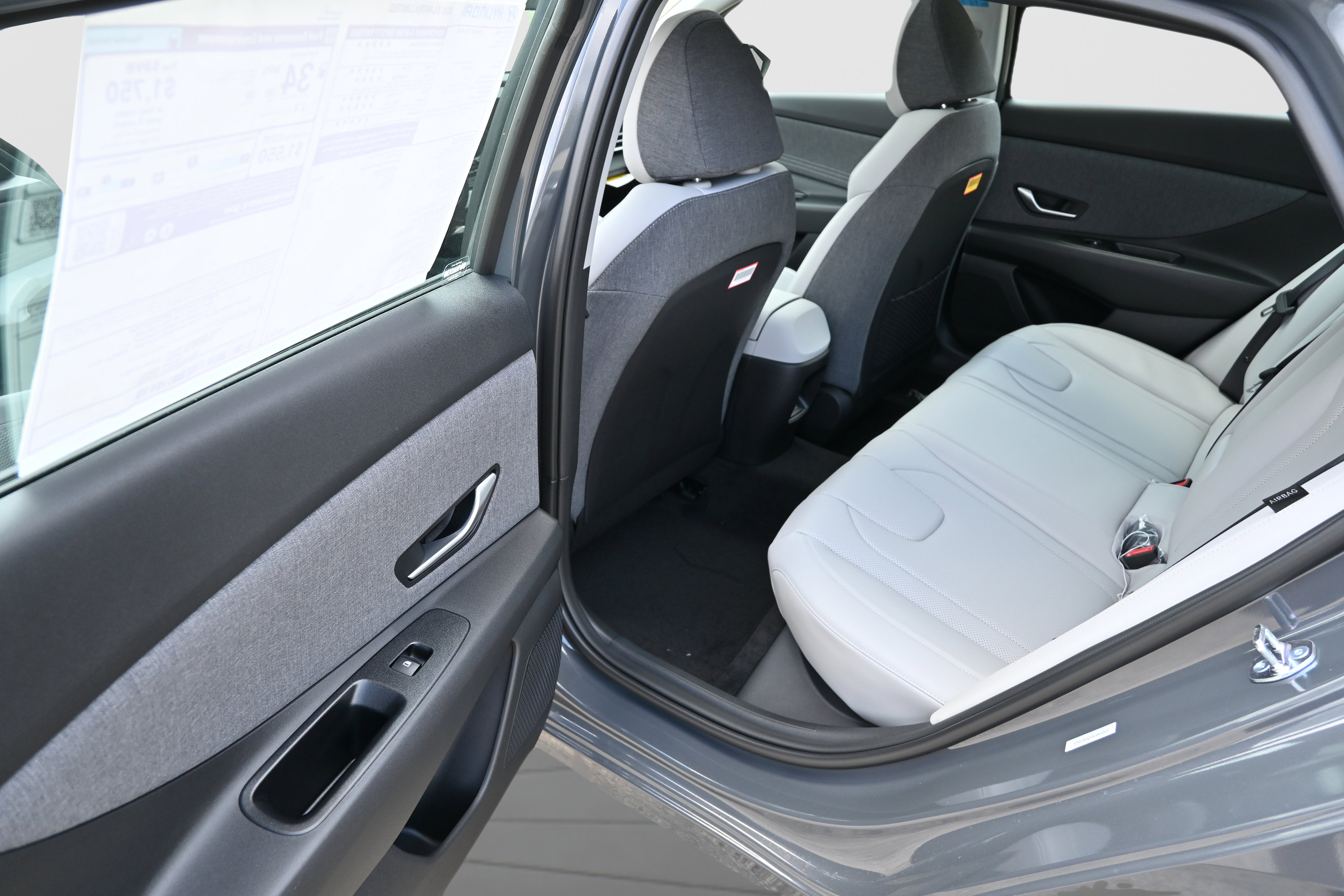 Certified 2025 Hyundai Elantra Limited FWD image 11
