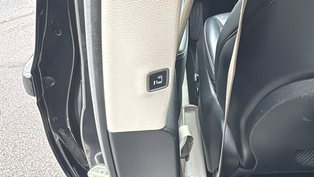 Used 2023 Chrysler Pacifica Touring-L FWD image 25