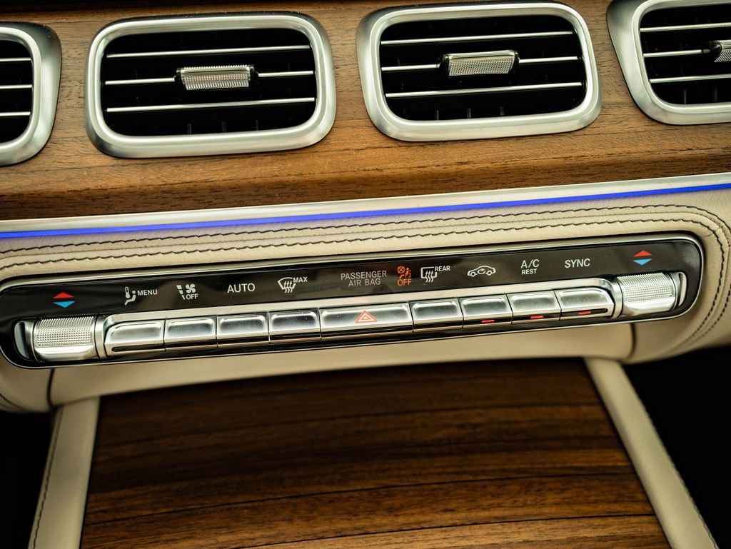 Used 2025 Mercedes-Benz GLS 450 4MATIC image 37