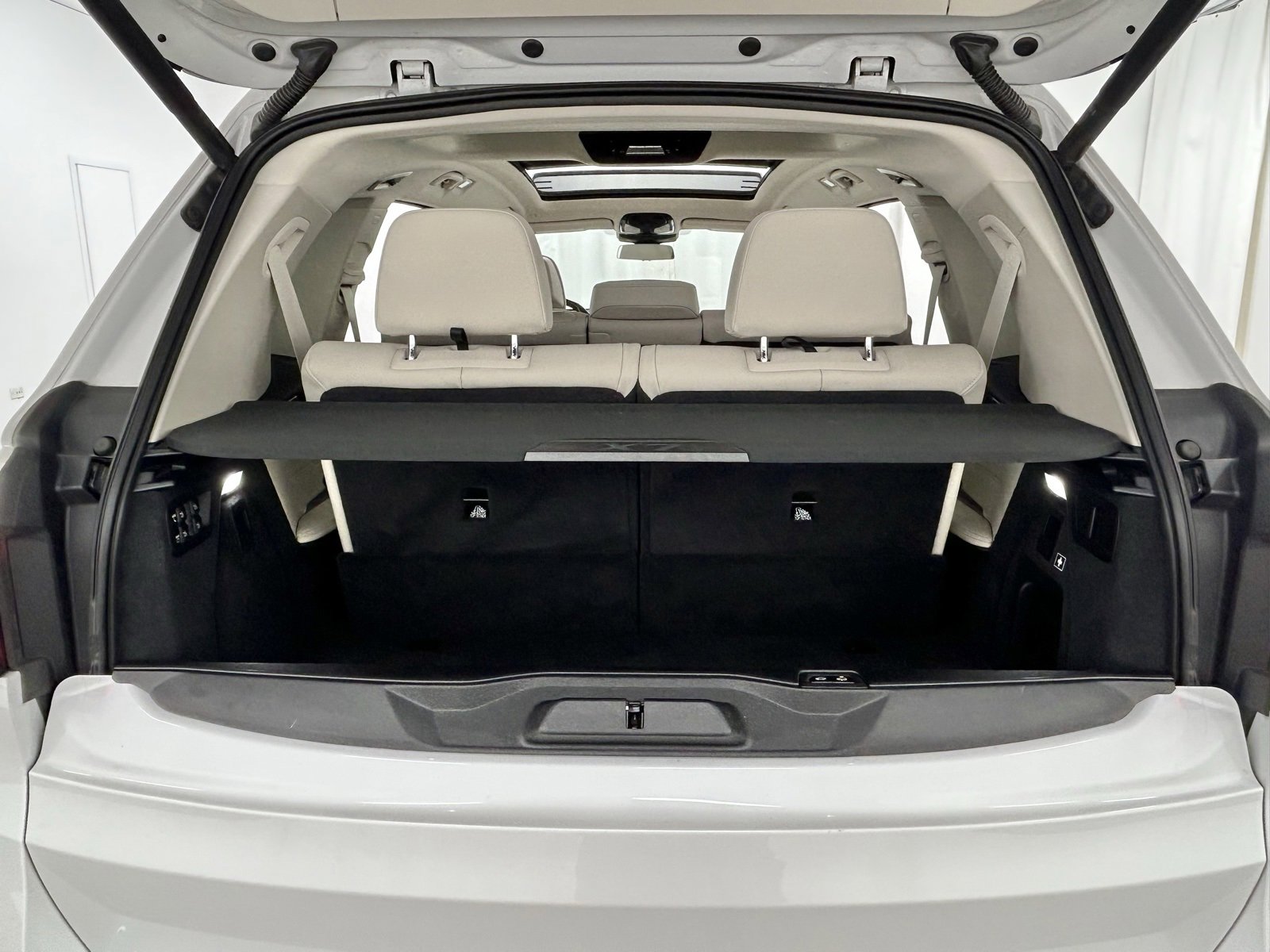Used 2023 BMW X7 xDrive40i w/ Executive Package image 38