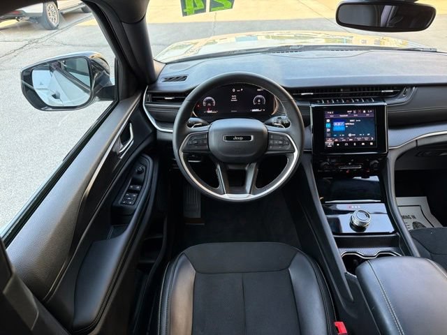 Used 2024 Jeep Grand Cherokee L Altitude AWD/4WD image 20