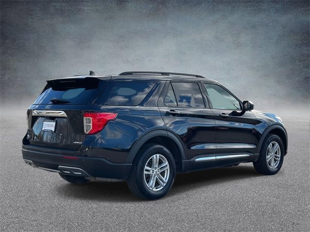 Used 2023 Ford Explorer XLT w/ Equipment Group 202A image 2