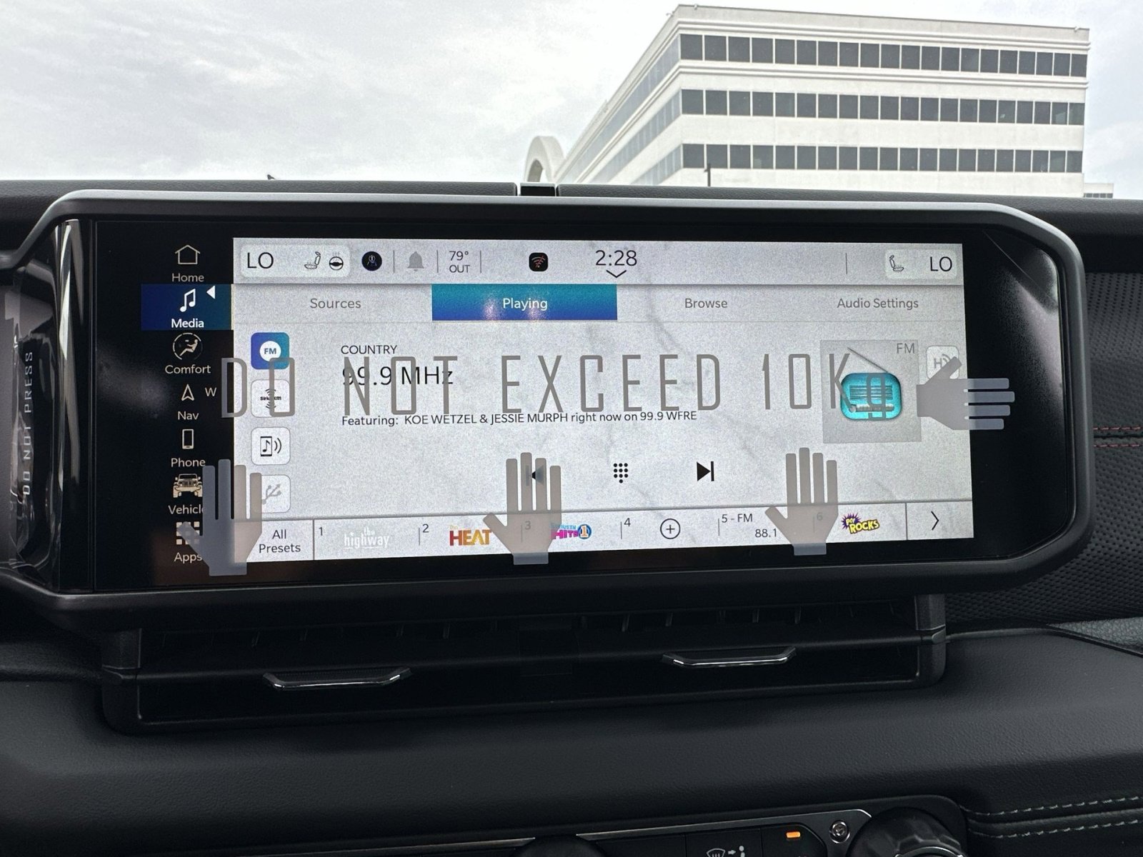 New 2025 Jeep Wrangler Unlimited Rubicon w/ Safety Group image 18