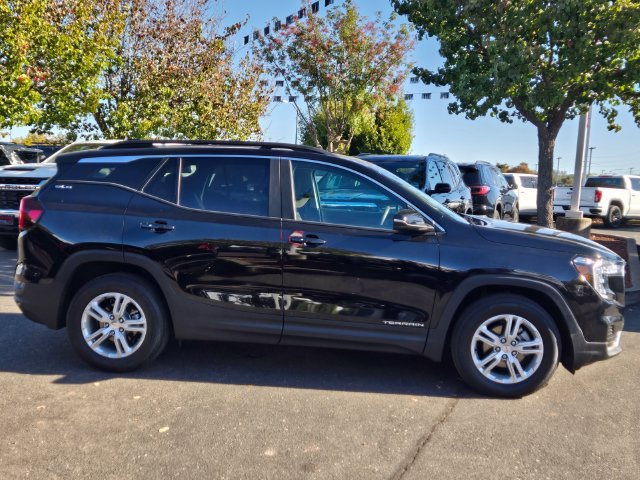 Used 2023 GMC Terrain SLE w/ Driver Convenience Package FWD image 3