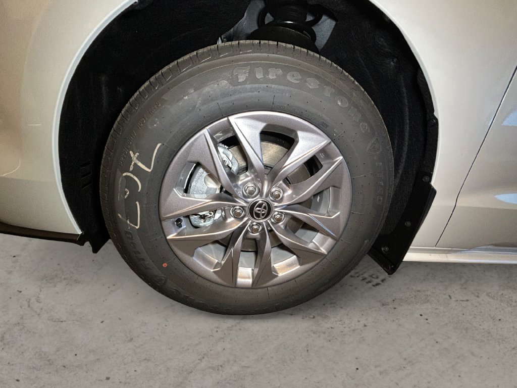 New 2026 Toyota Sienna XLE AWD/4WD image 14