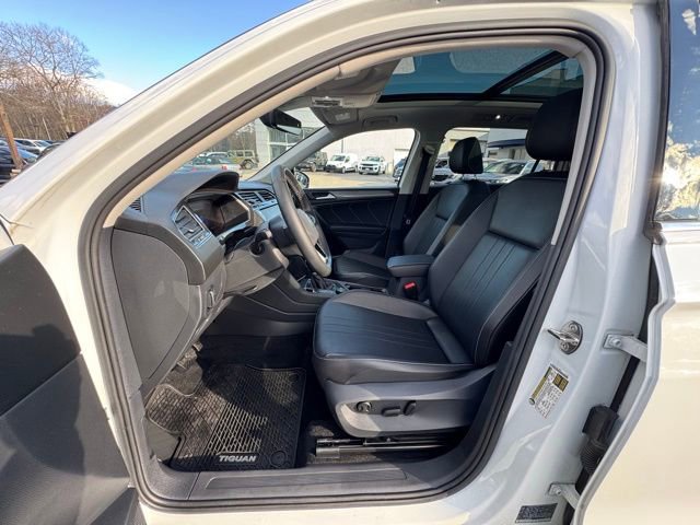 Certified 2022 Volkswagen Tiguan SE w/ Panoramic Sunroof Package image 28