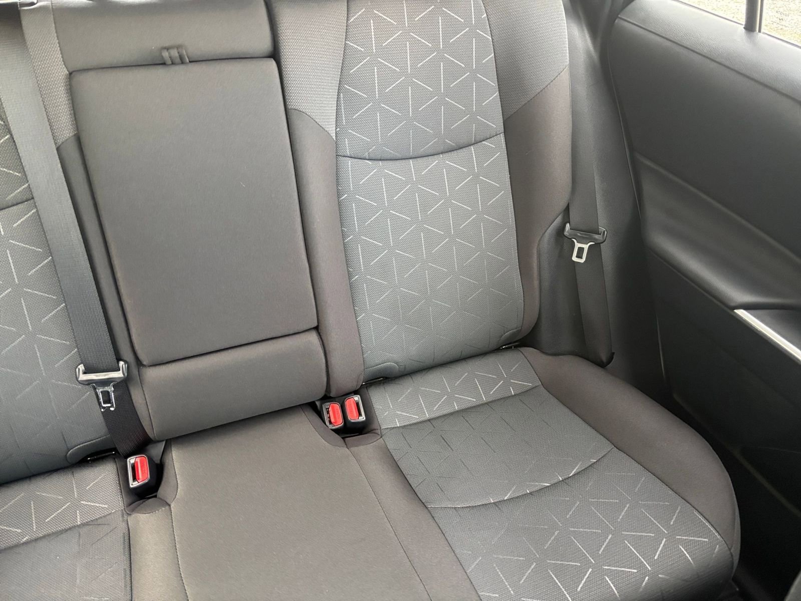 Used 2025 Toyota RAV4 XLE image 33