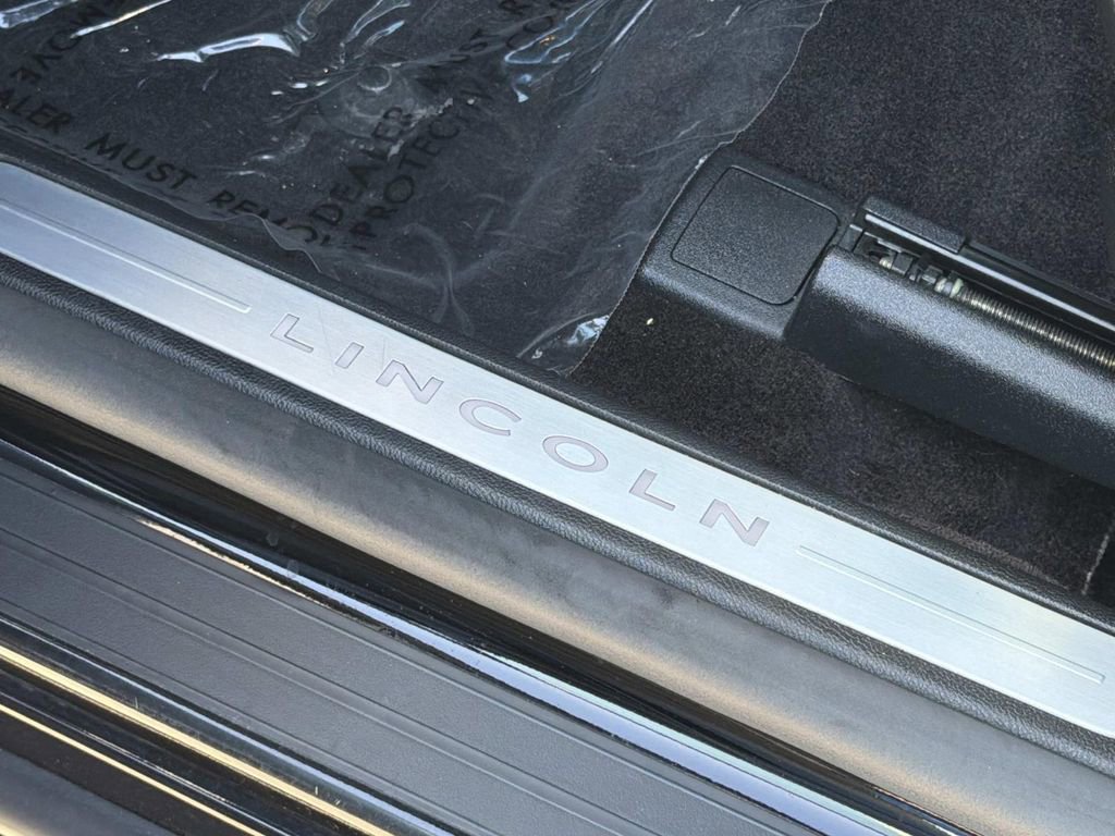 Used 2017 Lincoln MKZ Reserve image 21