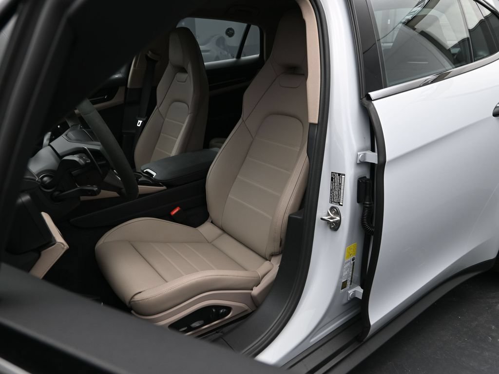 Certified 2025 Porsche Panamera RWD image 5