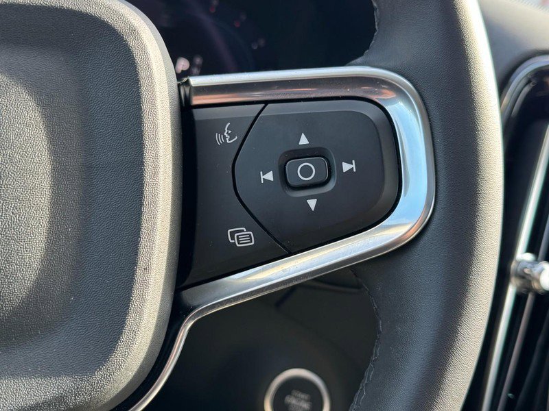 Certified 2023 Volvo XC40 B5 Ultimate w/ Protection Package Premier image 19