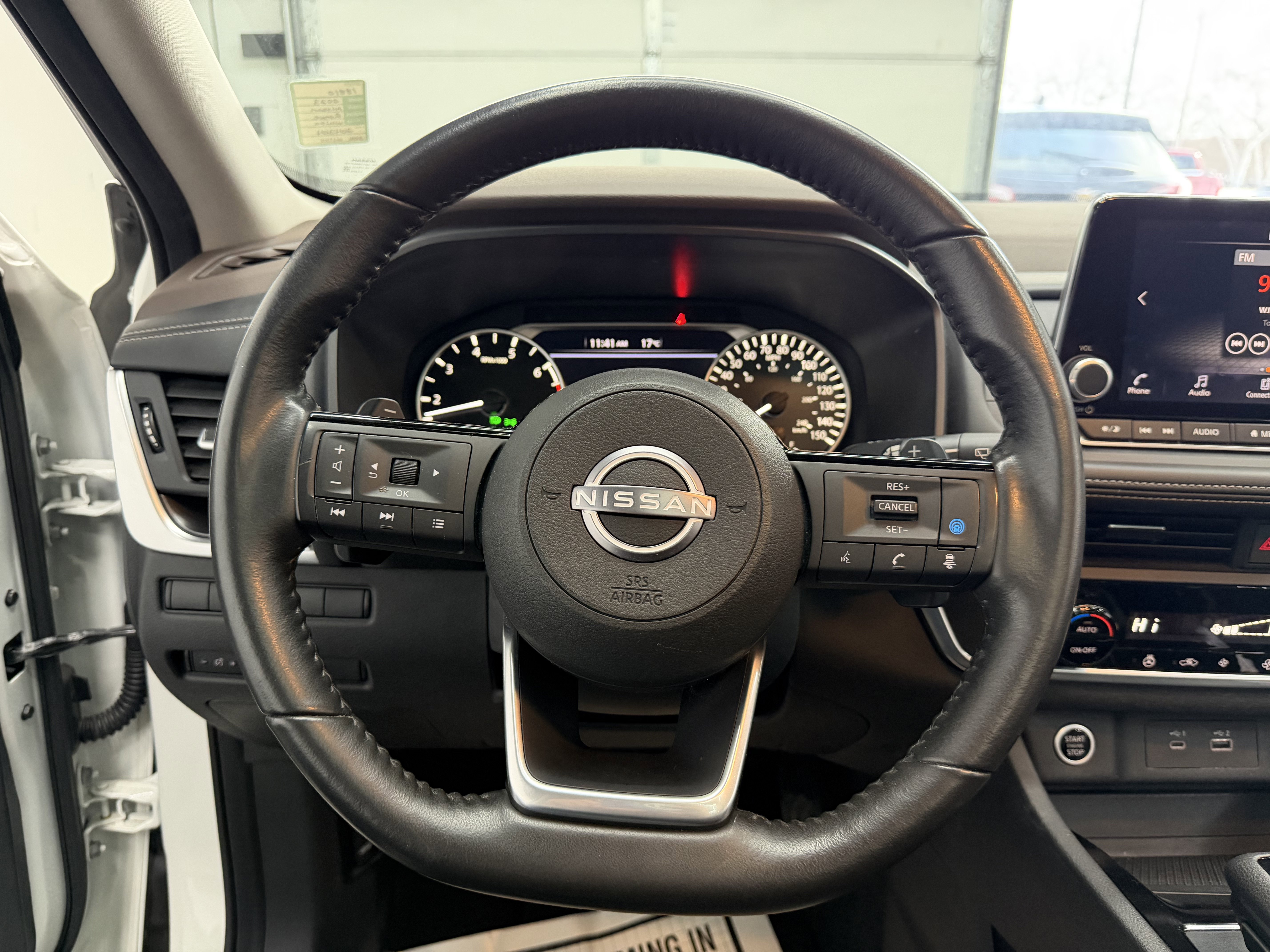 Used 2023 Nissan Rogue SV image 16