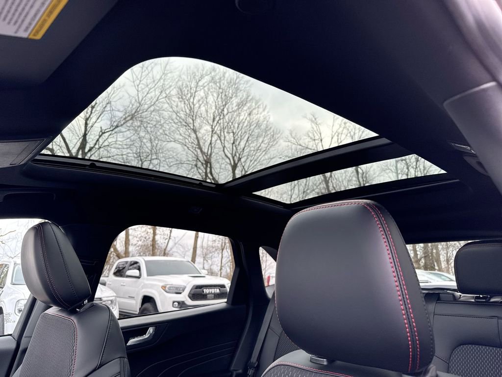 New 2025 Ford Escape ST-Line w/ Cold Weather Package AWD/4WD image 18