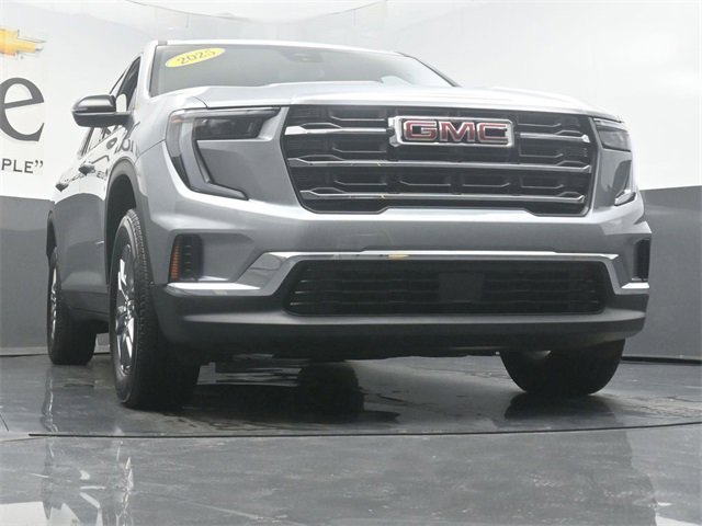 Used 2025 GMC Acadia Elevation image 3