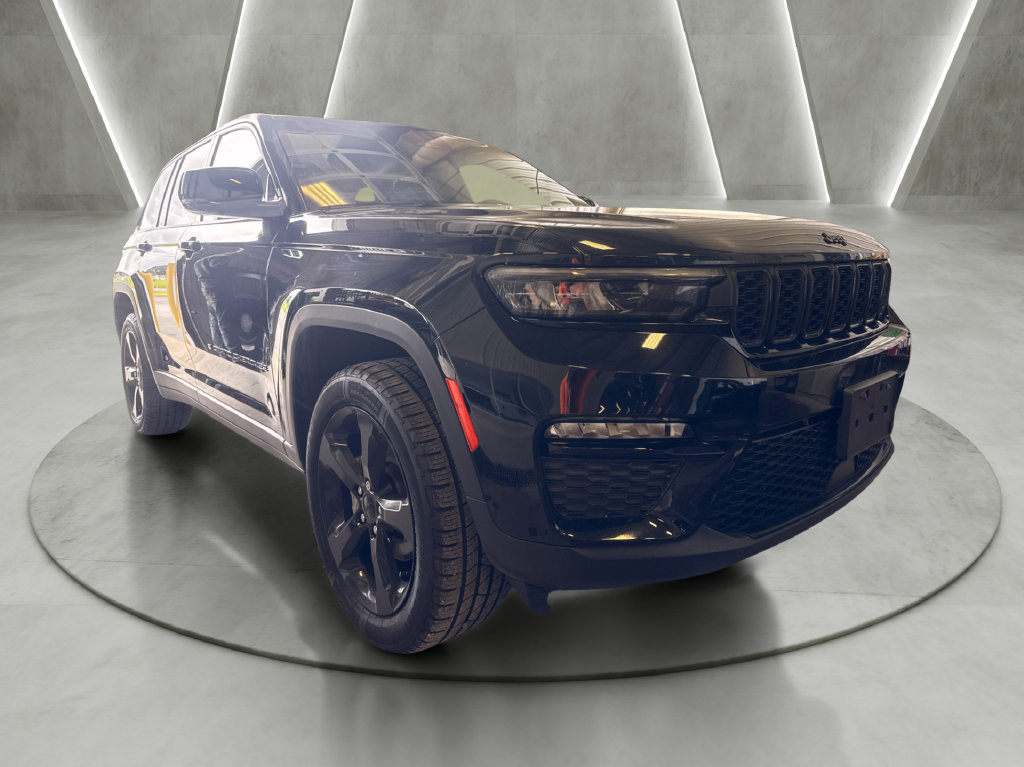 Used 2023 Jeep Grand Cherokee Limited w/ Black Appearance Package AWD/4WD image 1