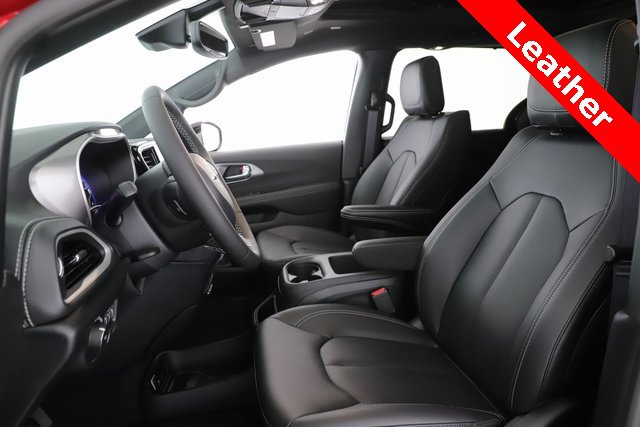 New 2026 Chrysler Pacifica Select image 16