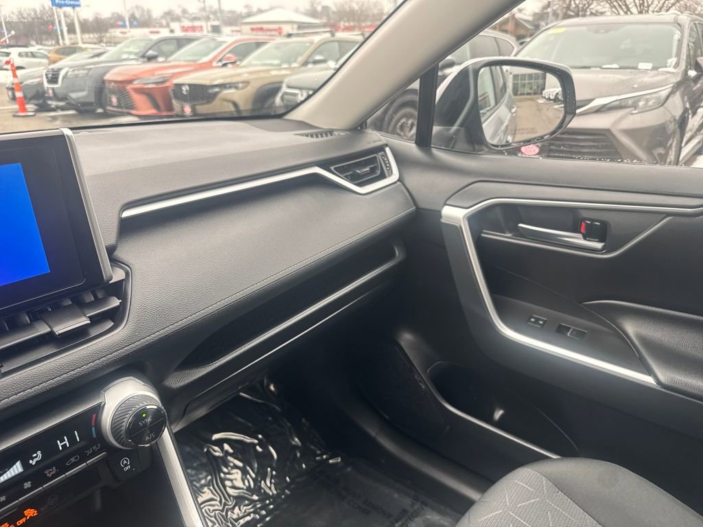 Used 2025 Toyota RAV4 XLE image 28