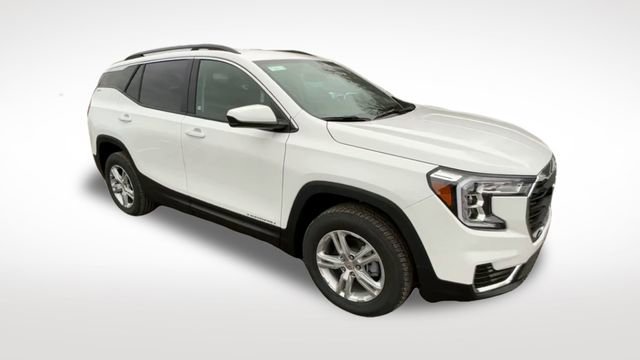 Used 2023 GMC Terrain SLE w/ Driver Convenience Package image 2