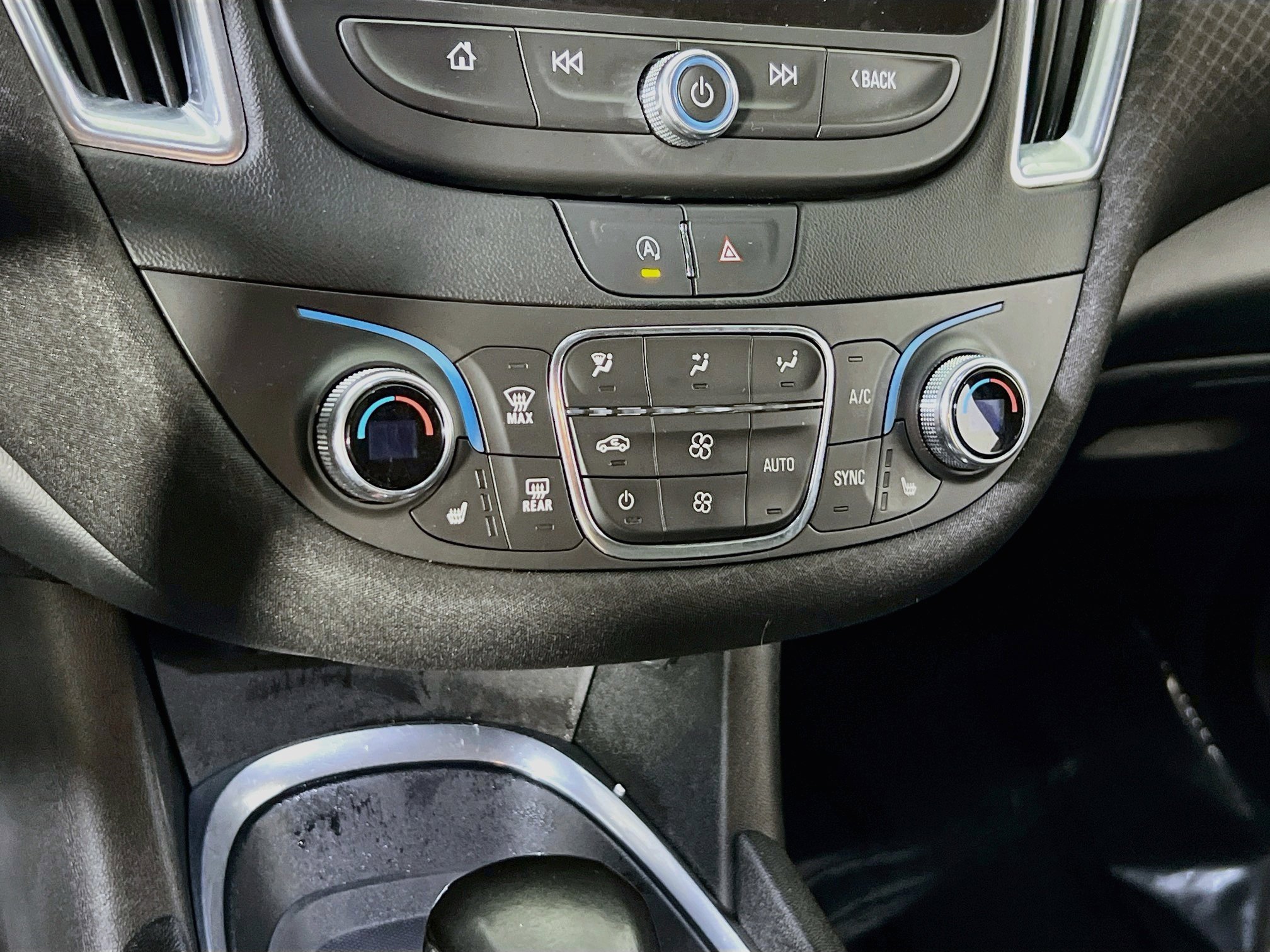 Used 2021 Chevrolet Malibu LT FWD image 15