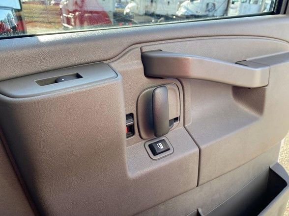 Used 2024 Chevrolet Express 3500 w/ Power Convenience Package image 15